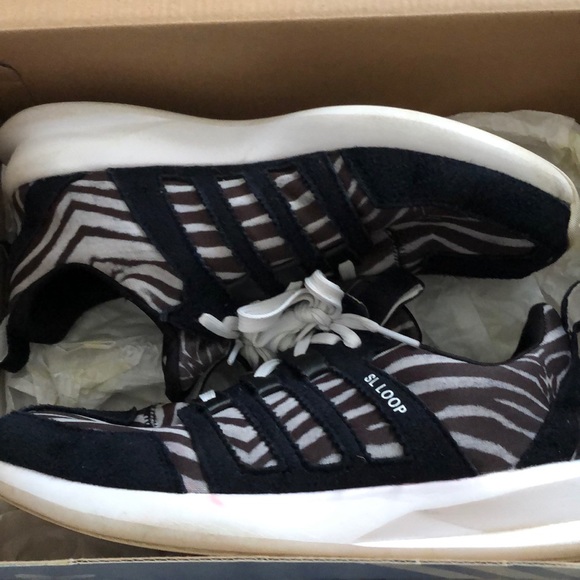 Adidas SL Loop - Picture 1 of 3